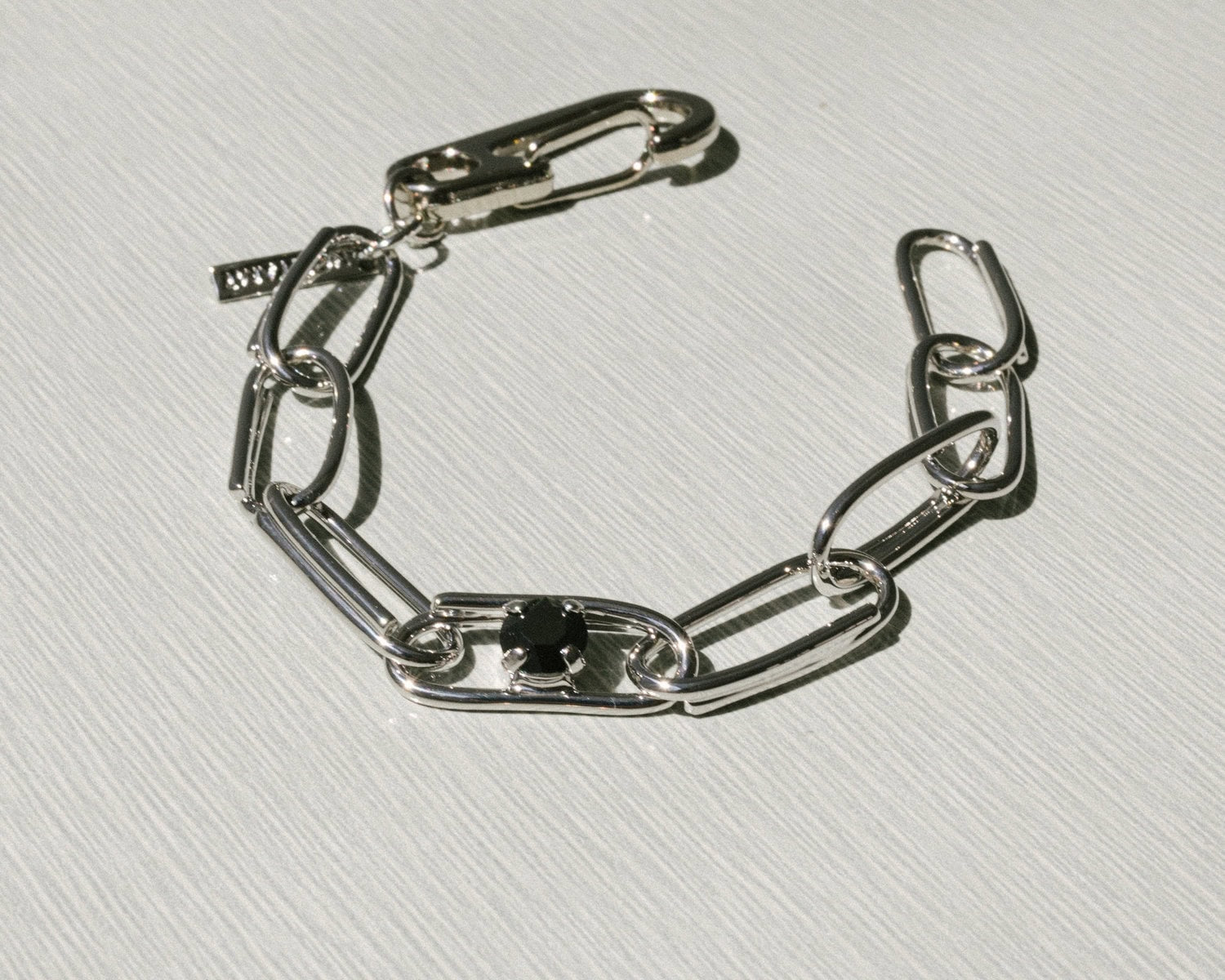 Oval Links Bracelet With Stone & Carabiner Clasp
