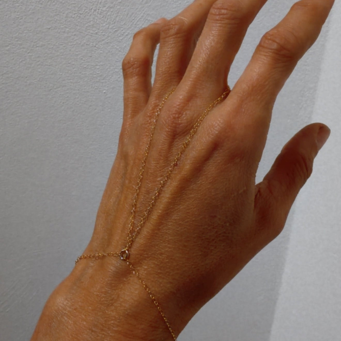 The Delicate Hand Chain