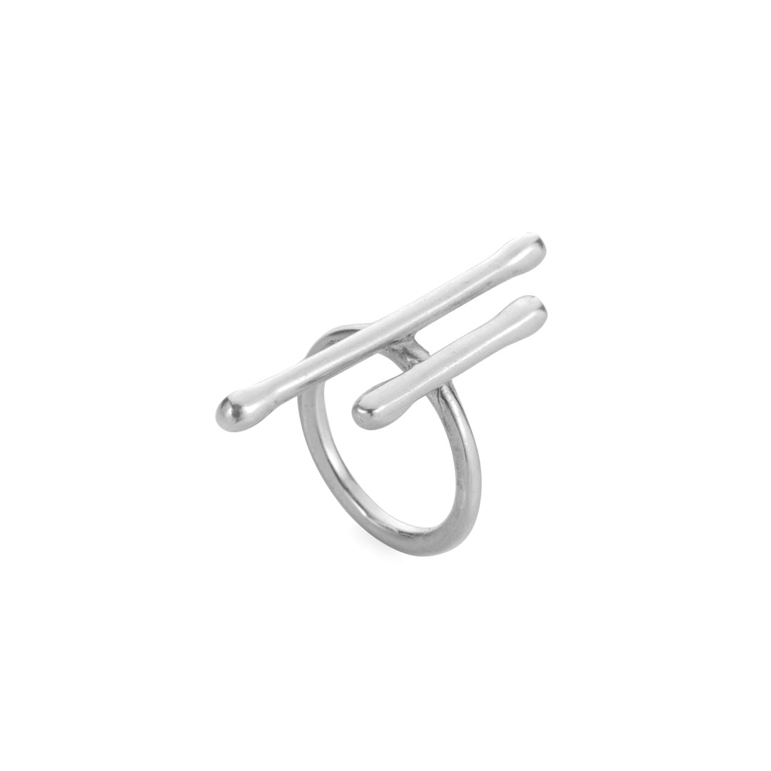 Double vertical line ring